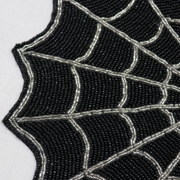 TAHARI HOME SPIDER WEB BEADED CHARGER PLACEMATS - SILVER/BLACK - S/4 - NEW - Picture 4 of 6